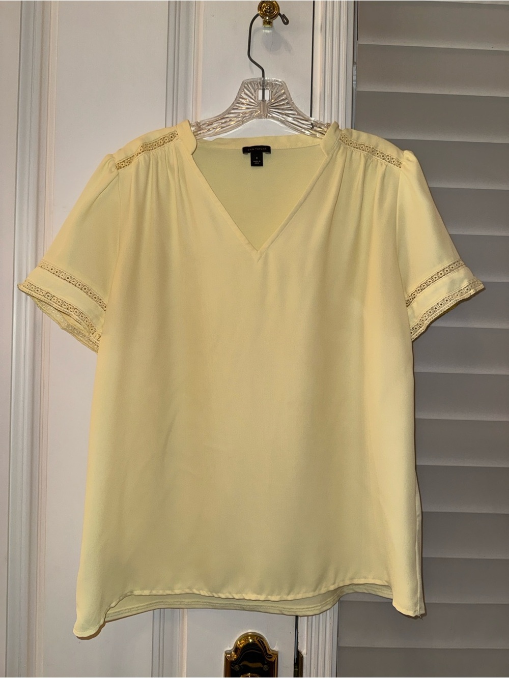 Ann Taylor Soft Pale Yellow V-Neck Short Sleeve Blouse with Eyelet Trim